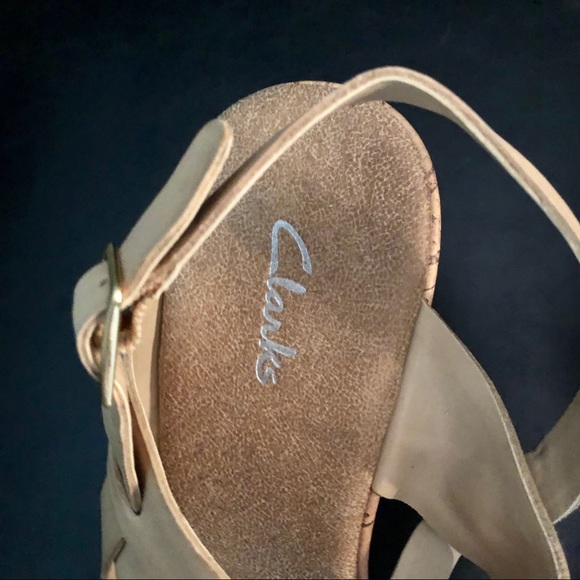 Clark Sandals. - Picture 2 of 6